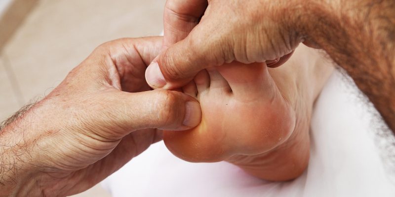 Fußreflexzonentherapie in Hamburg – sanfte Behandlung durch Heilpraktikerin Bettina Zawadzki für mehr Gesundheit und Wohlbefinden